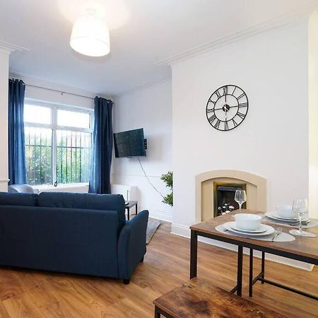 3 Bedroom Home With Free Parking Leeds  Exterior foto