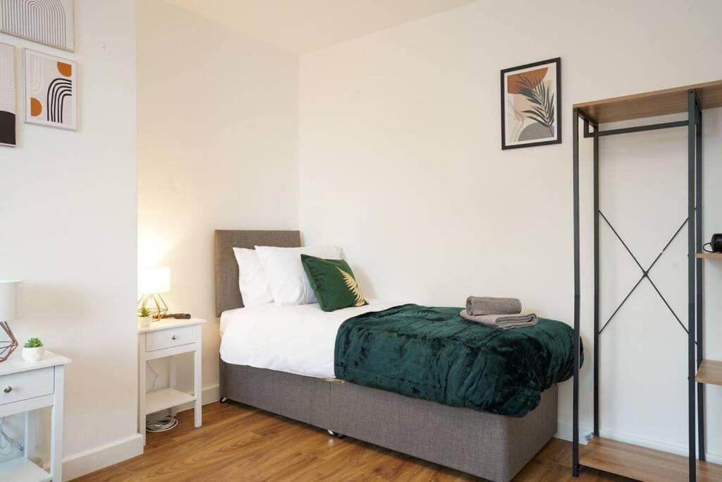 3 Bedroom Home With Free Parking Leeds  Exterior foto