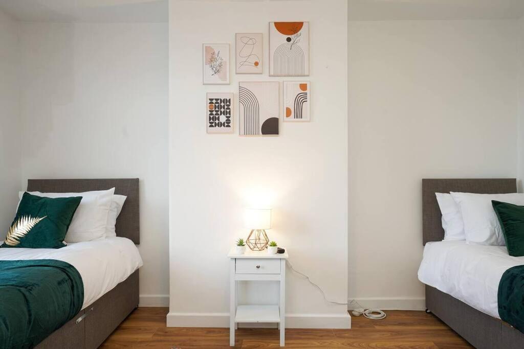 3 Bedroom Home With Free Parking Leeds  Exterior foto