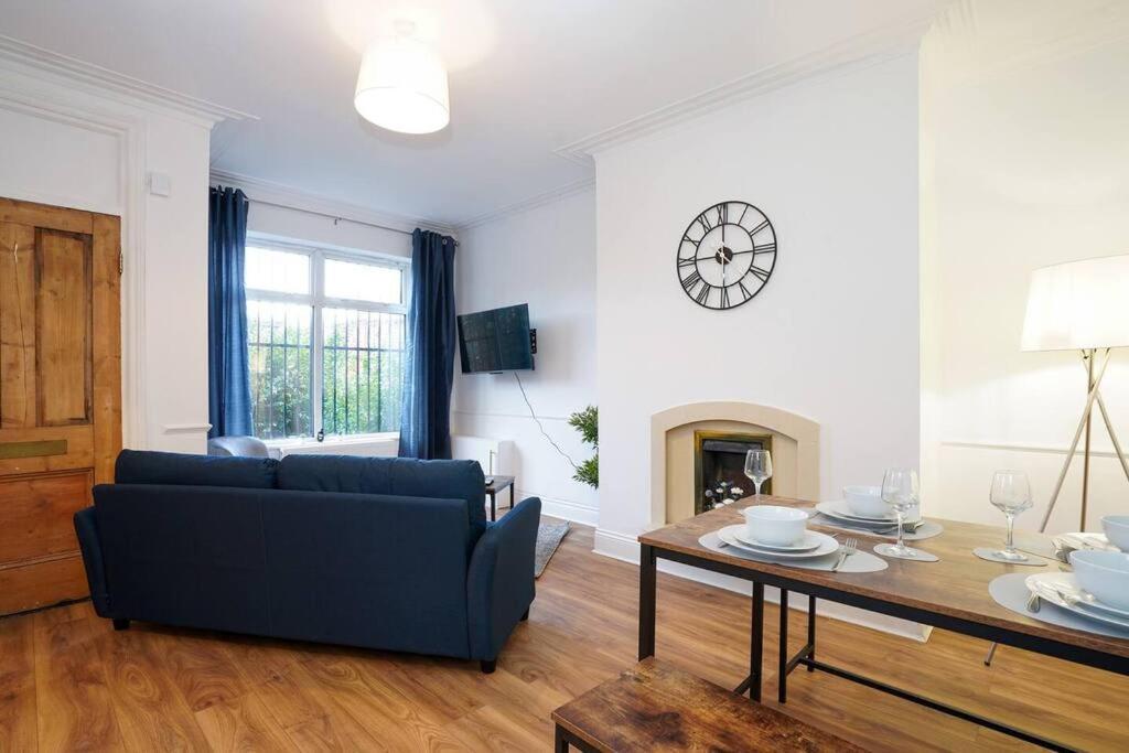 3 Bedroom Home With Free Parking Leeds  Exterior foto